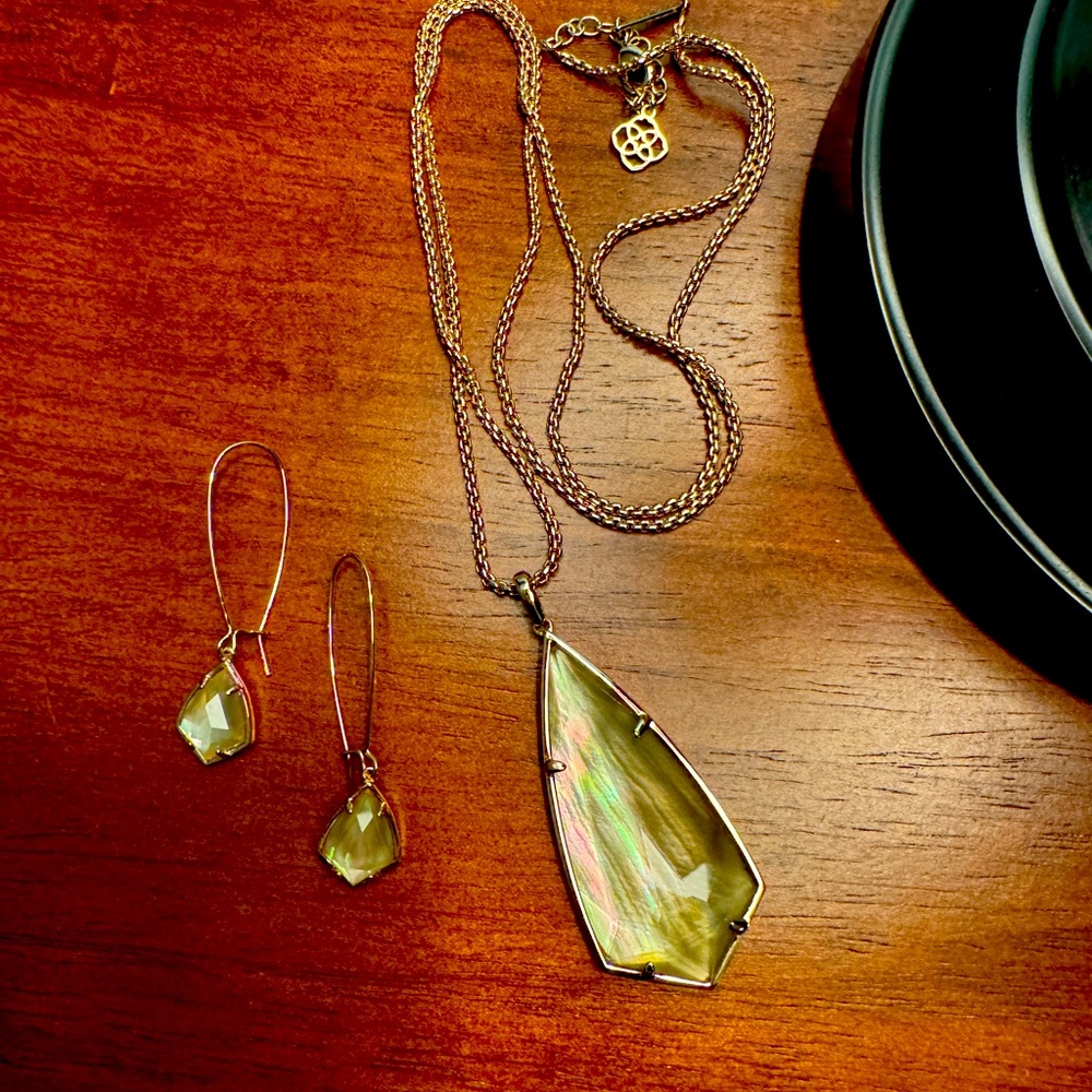 Kendra Scott necklace and earring set